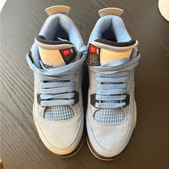 Jordan 4 Retro GS “University Blue” Size 4Y - Picture 4 of 5